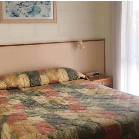 Black Swan Motel Inn Lakes Entrance Exterior foto